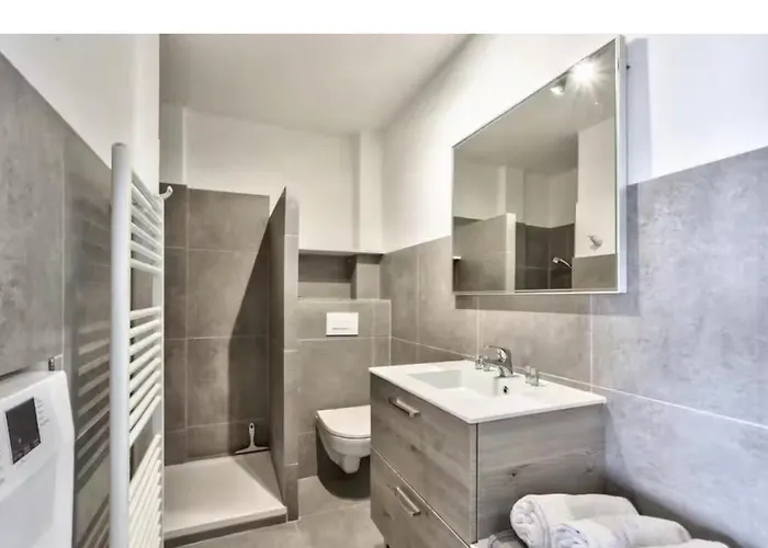 Superbe T2 Avec Terrasse De 16m2 Vue Xxl * Saint-Raphaël